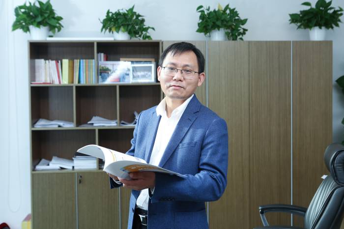 个人照片_20211126181109(1).jpg