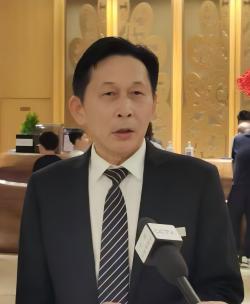 何良斌(1).jpg
