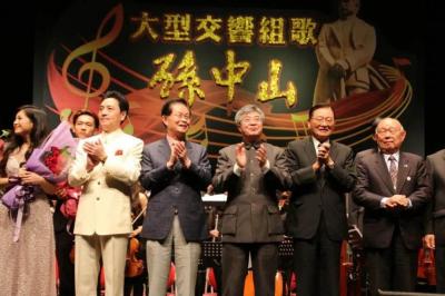 丘树宏主创的电视艺术片《英雄珠江》在央视播放(1).jpg 丘树宏主创的电视艺术片《英雄珠江》在央视播放(1).jpg